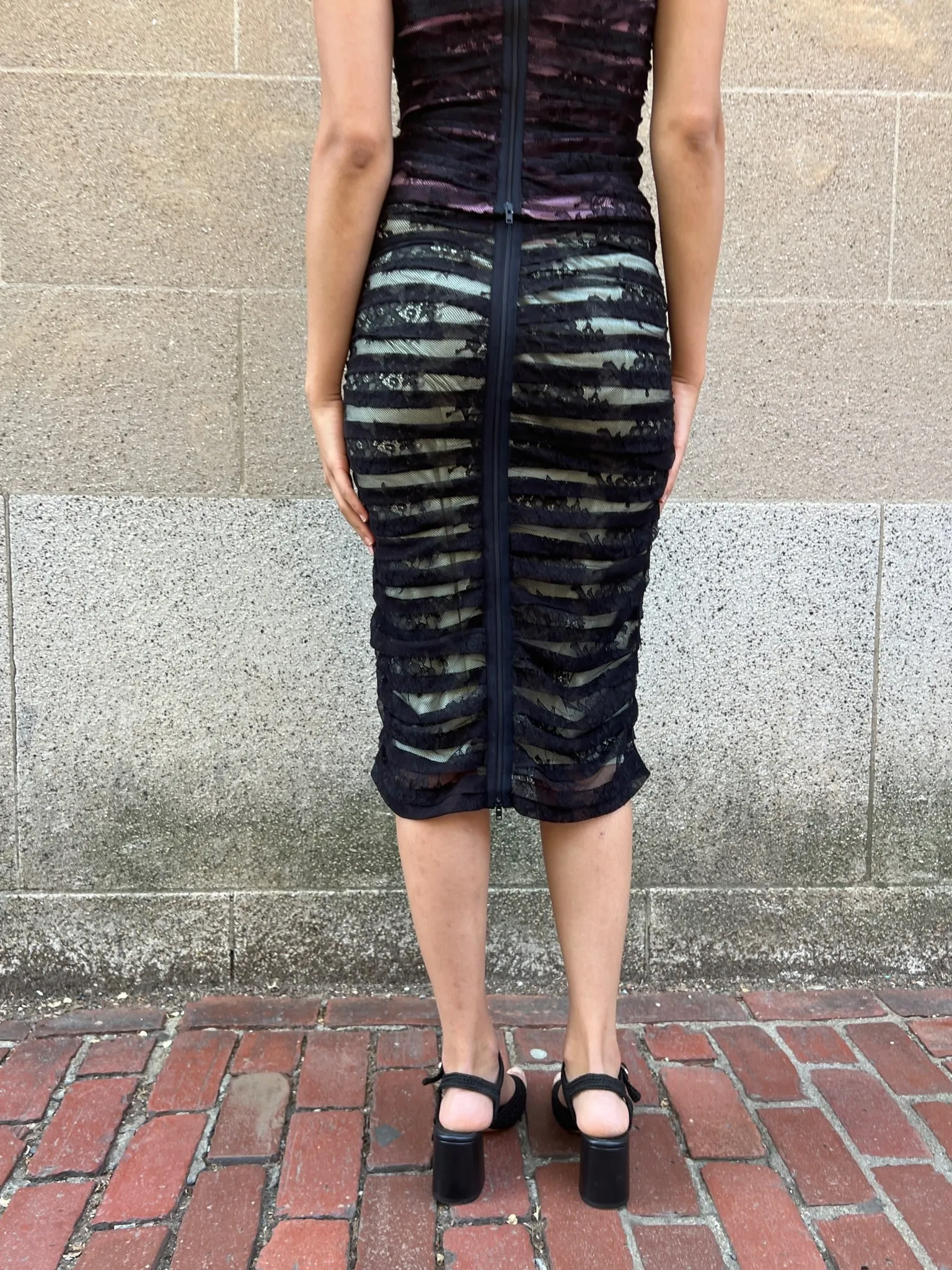 No. 21 - Lace Pencil Skirt: Black